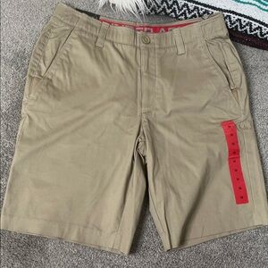 Under Armour Golf Shorts Chino Tan NWT Size 34